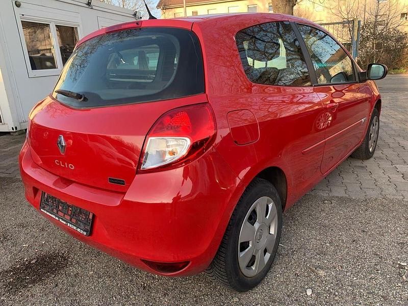 Gebraucht Renault Clio III 75 PS (55 kW) 2014 Rot