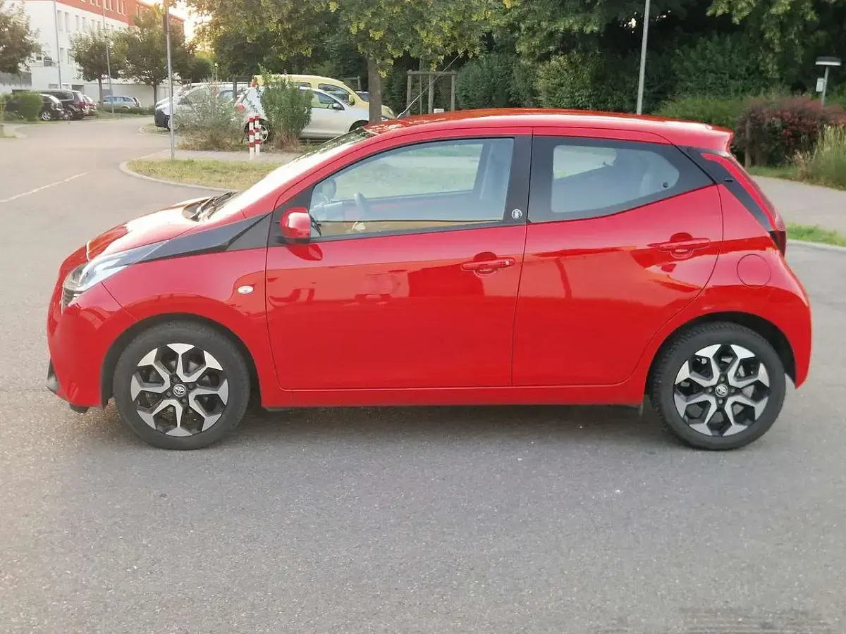 Gebraucht Toyota Aygo X-play 72 PS (52 kW) 2020 Rot Kleinwagen