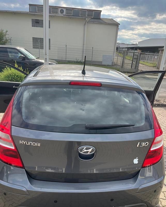 Gebraucht Hyundai i30 126 PS (92 kW) 2010 Grau Limousine