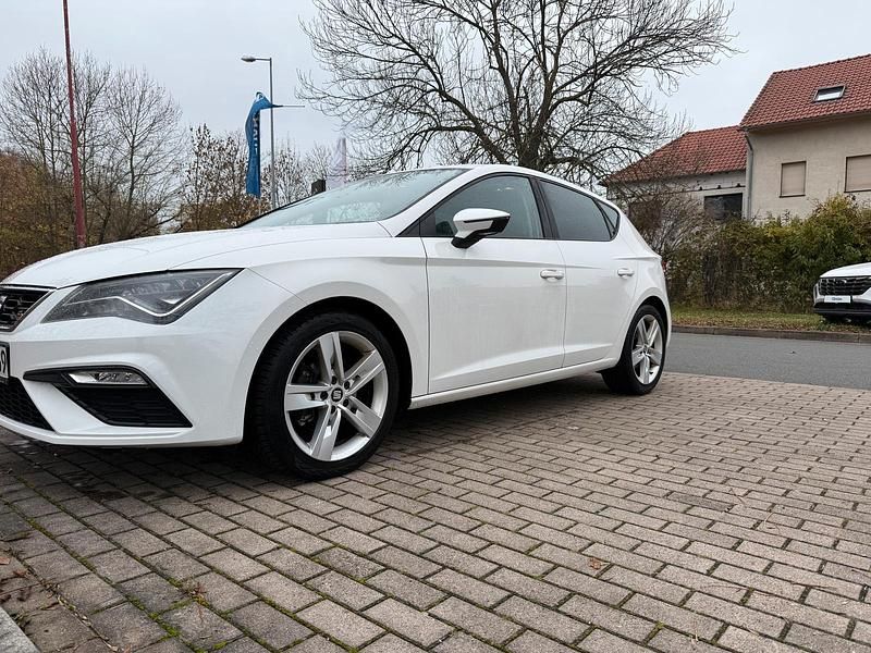 Weiß Gebraucht 2017 Seat Leon FR Limousine | 10.200 € (Superpreis) - Bild 1/4