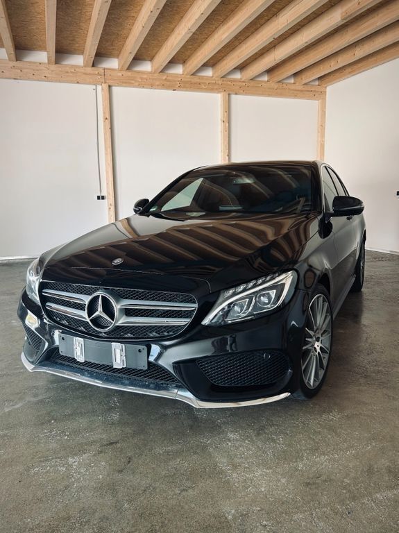 Schwarz Gebraucht 2015 Mercedes C300 AMG line Limousine | 20.900 € (Teuer) - Bild 1/4