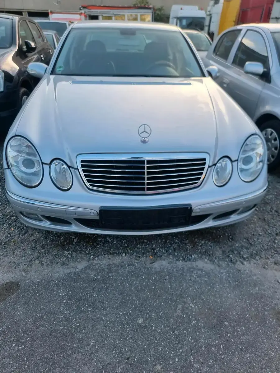 Używany Mercedes E280 180 KM (132 kW) 2006 Srebrny Sedan/Limuzyna