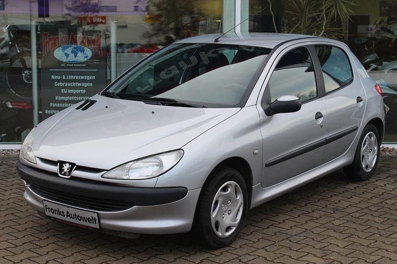 Gebraucht Peugeot 206 75 PS (55 kW) 2001 Silber Limousine