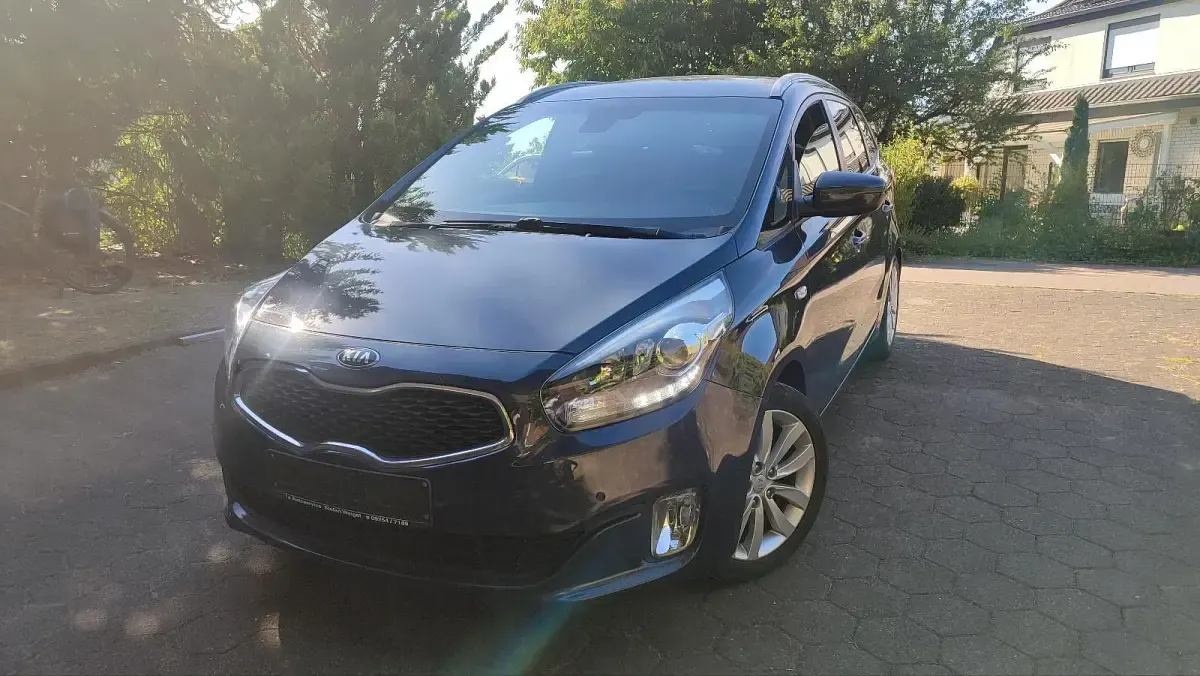 Gebraucht Kia Carens 140 PS (102 kW) 2016 Grau Van / Kleinbus