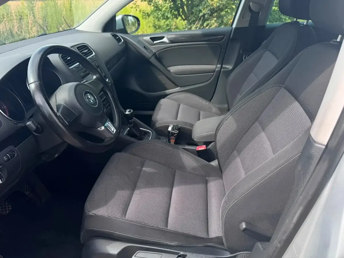Gebraucht VW Golf VI 105 PS (77 kW) 2010 Silber Limousine