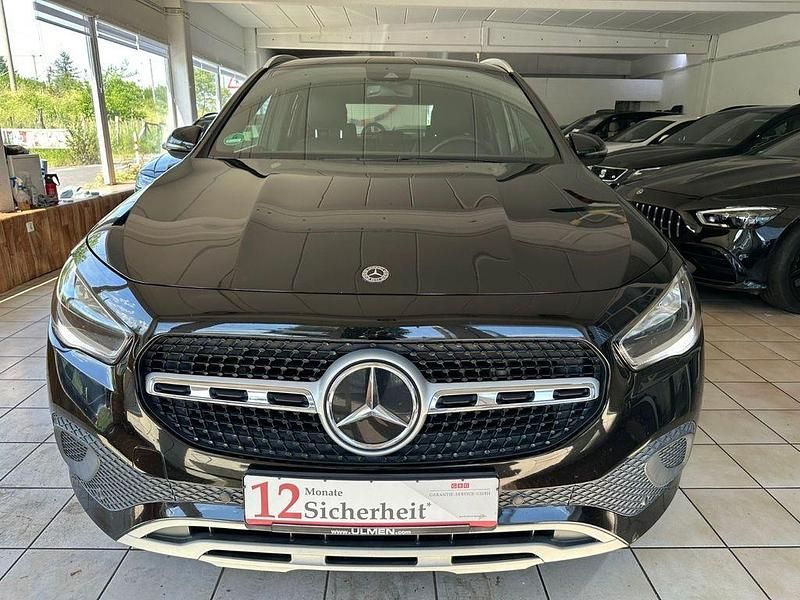 Schwarz Gebraucht 2021 Mercedes GLA200 Style SUV | 24.800 € - Bild 1/4