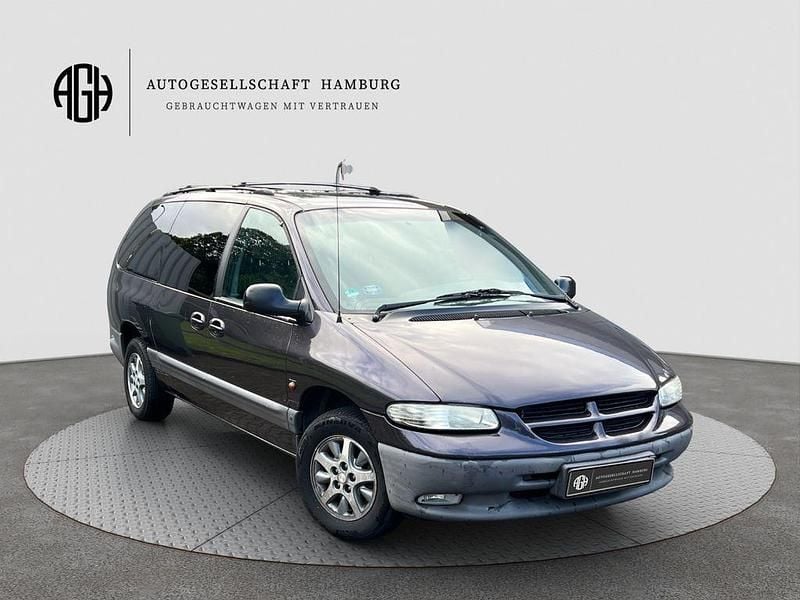 Violet Gebraucht 1997 Chrysler Voyager Van / Kleinbus | 1.881 € - Bild 1/4