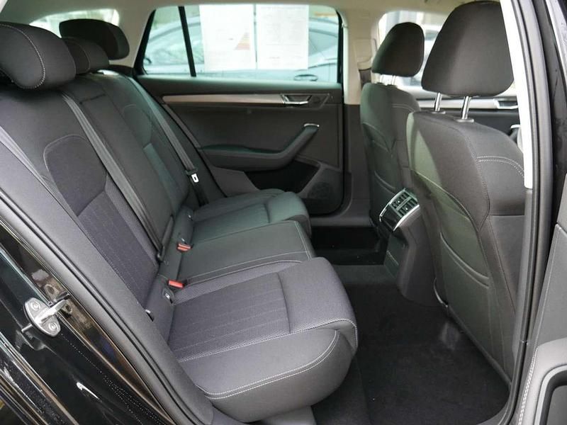 Second-hand Skoda Superb Style 150 CP (110 kW) 2024 Negru Break