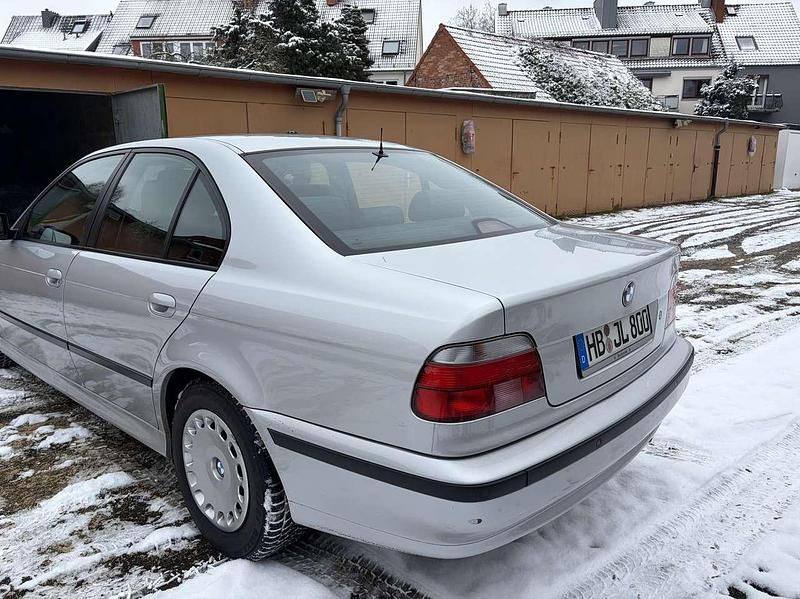 Gebraucht BMW 530 184 PS (135 kW) 2000 Silber Limousine