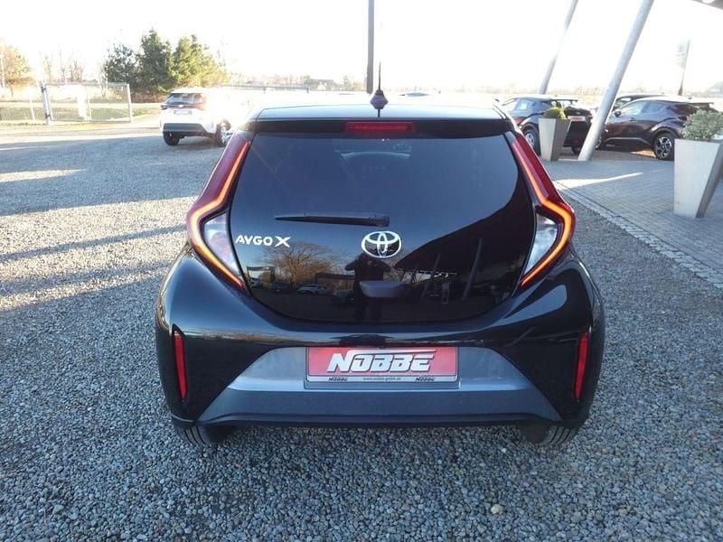 Gebraucht Toyota Aygo X Basis 72 PS (52 kW) 2025 Juniper blue /dach schwarz SUV