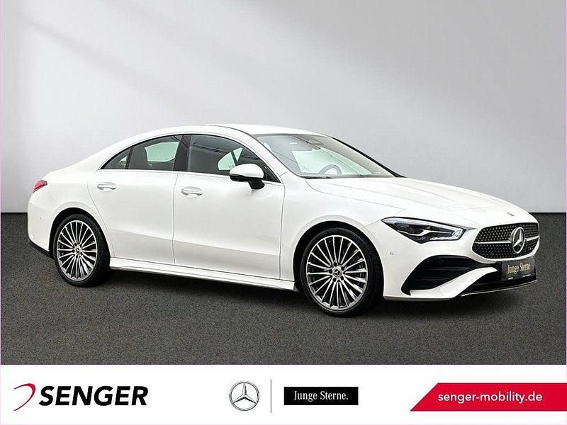 Weiß Gebraucht 2025 Mercedes CLA200 AMG Limousine | 36.900 € (Fairer Preis) - Bild 1/3