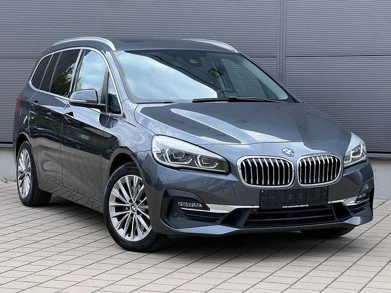 Grau Gebraucht 2018 BMW 220 Gran Tourer Luxury Line Van / Kleinbus | 11.999 € (Guter Preis) - Bild 1/4