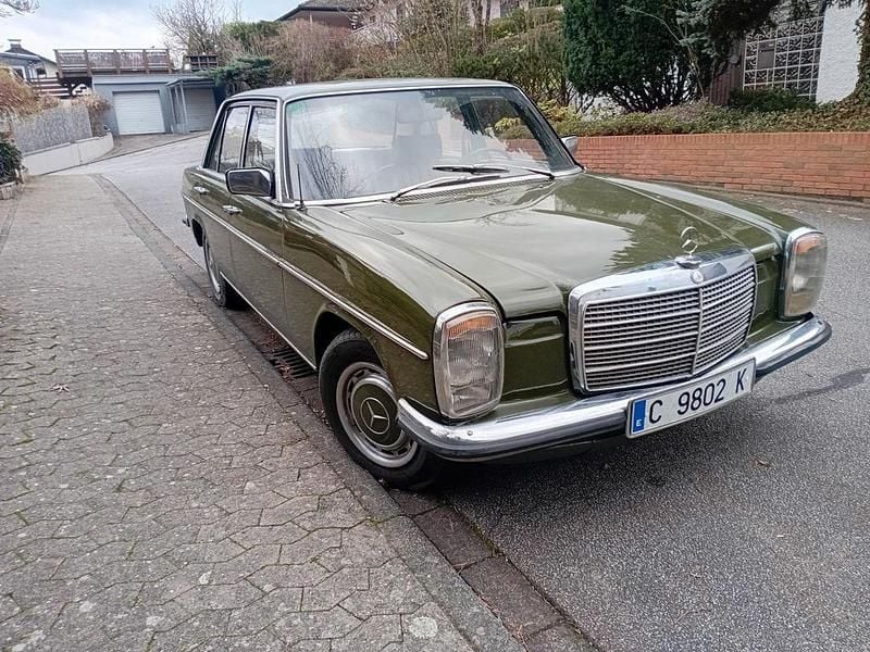 Gebraucht Mercedes 200 60 PS (44 kW) 1975 Grün Limousine