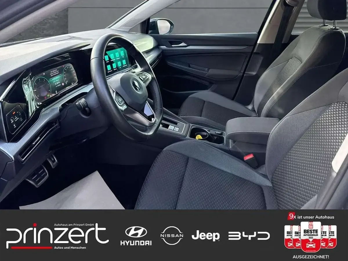 Gebraucht VW Golf VIII Active 150 PS (110 kW) 2023 Deep black perleffekt Limousine