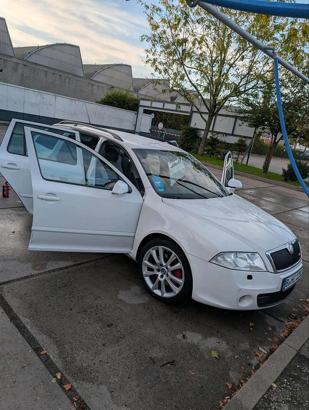 Weiß Gebraucht 2008 Skoda Octavia vRS Kombi | 5.000 € - Bild 1/4