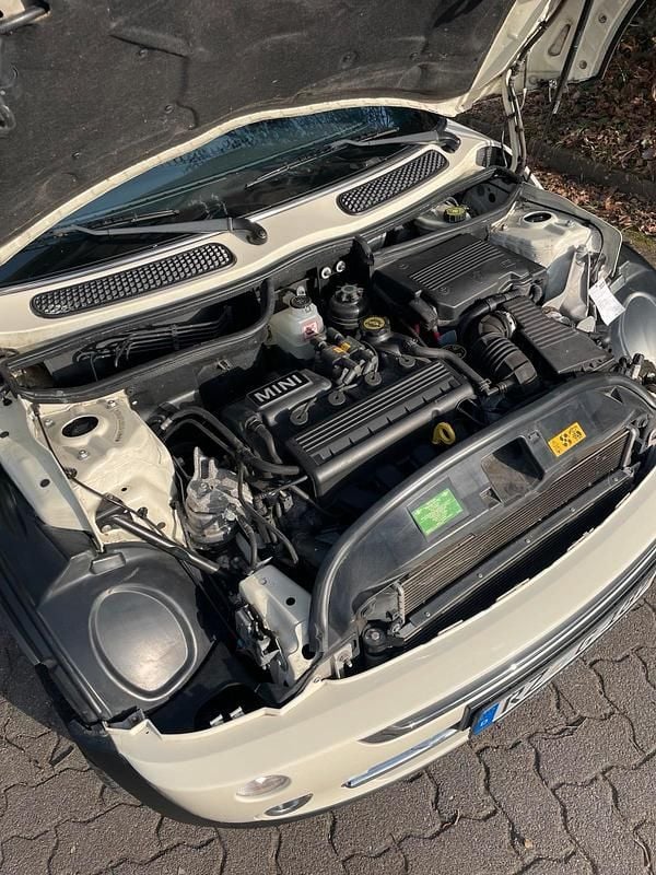 Usado Mini Cooper Cabriolet 115 HP (84 kW) 2008 Bege Cabrios