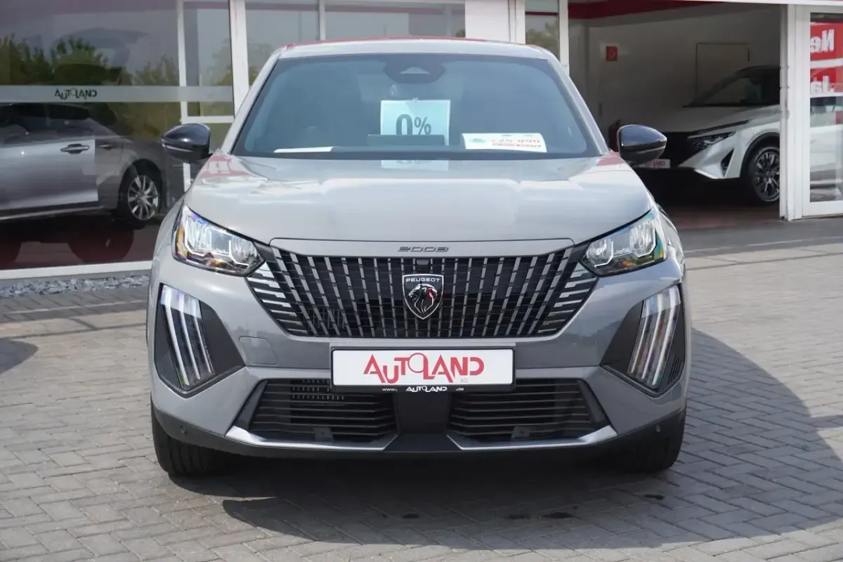 Neu Peugeot 2008 145 PS (106 kW) 2026 Grau SUV
