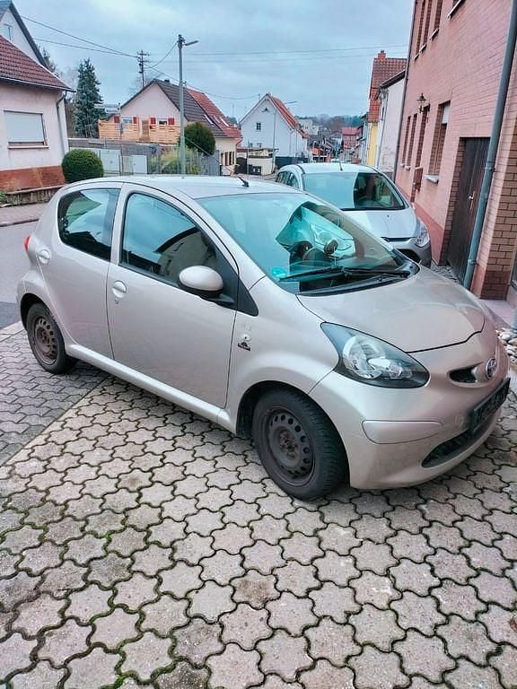 Gold Gebraucht 2008 Toyota Aygo Kleinwagen | 2.000 € (Guter Preis) - Bild 1/4