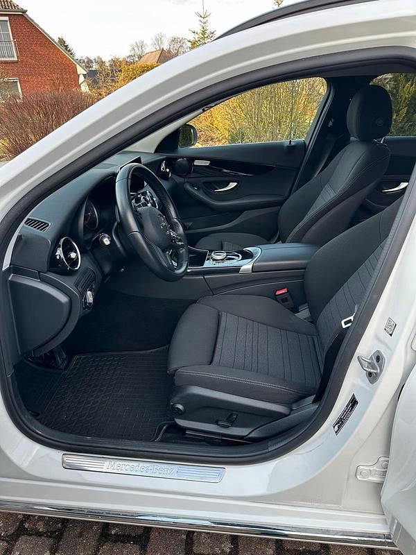 Gebraucht Mercedes C180 122 PS (89 kW) 2021 Weiß Kombi