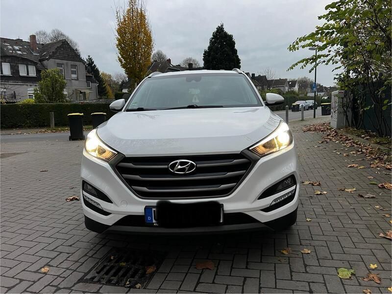 Weiß Gebraucht 2016 Hyundai Tucson Trend SUV | 17.350 € (Etwas zu teuer) - Bild 1/4