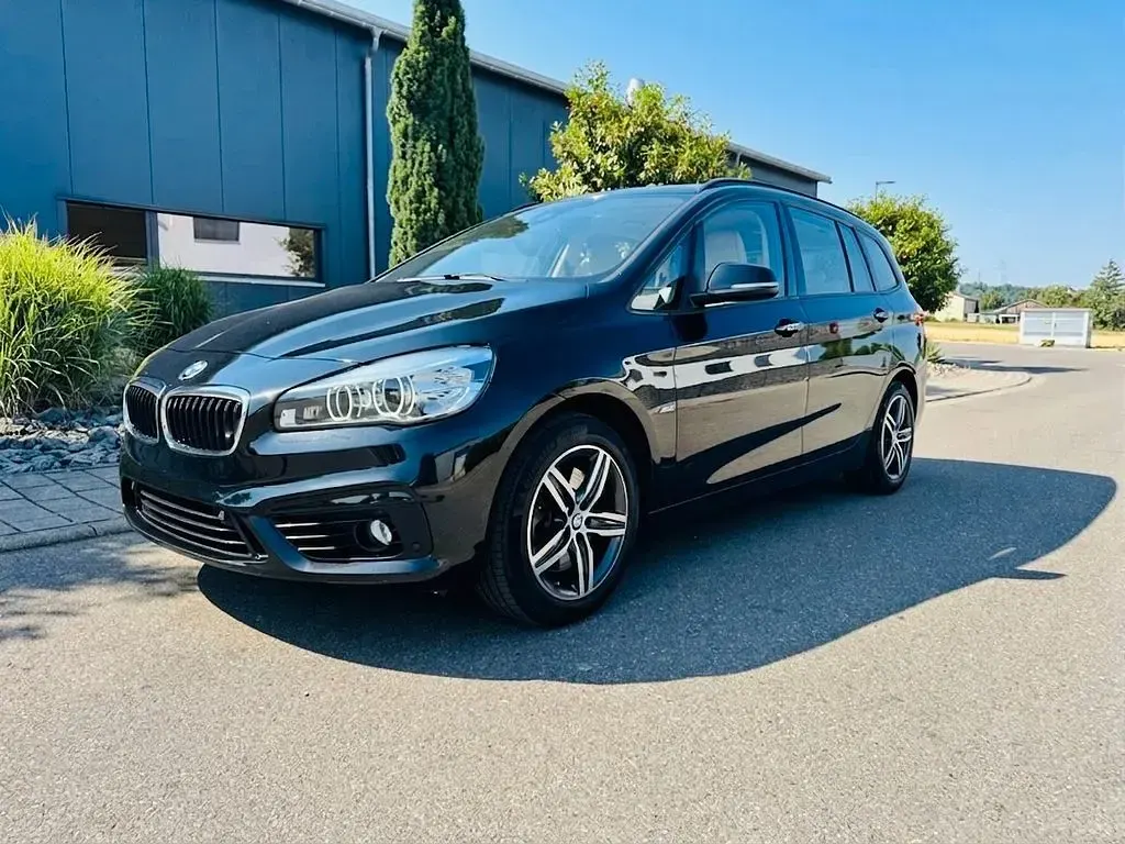 Gebraucht BMW 220 Gran Tourer Sport Line 190 PS (139 kW) 2017 Schwarz Van / Kleinbus