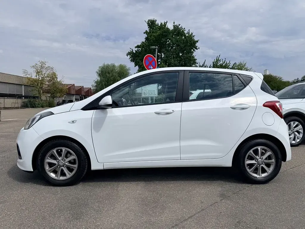 Gebraucht Hyundai i10 Trend 87 PS (63 kW) 2016 Weiß Kleinwagen