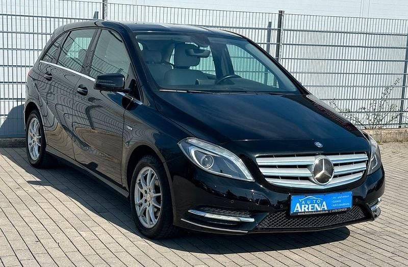 Gebraucht Mercedes B180 122 PS (89 kW) 2012 Schwarz Van / Kleinbus
