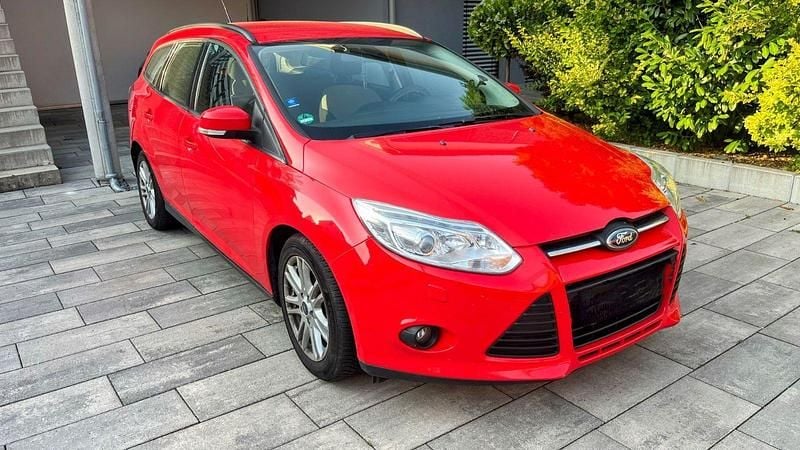Rot Gebraucht 2012 Ford Focus Trend Kombi | 4.250 € (Fairer Preis) - Bild 1/4