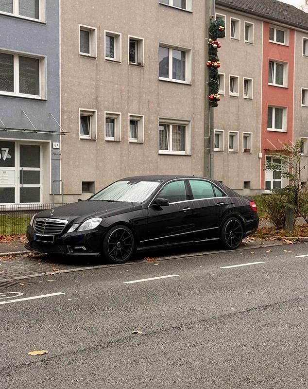 Gebraucht Mercedes E500 387 PS (284 kW) 2009 Schwarz Limousine