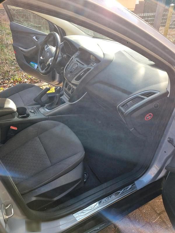 Gebraucht Ford Focus 100 PS (73 kW) 2014 Silber Kombi