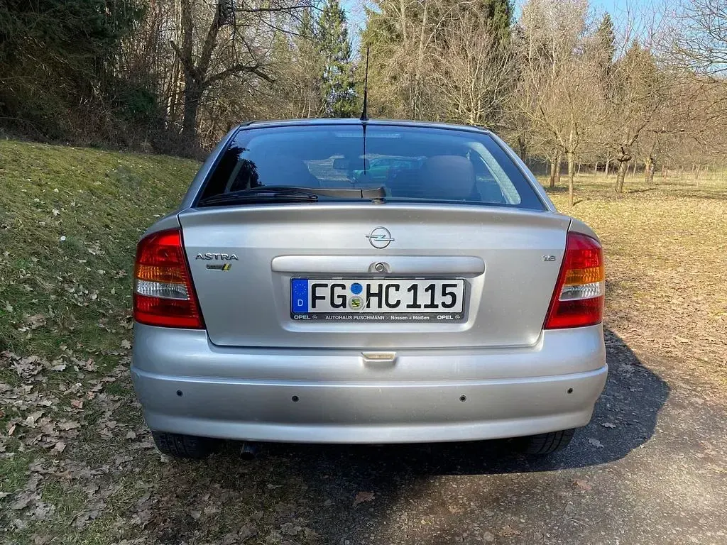 Usata Opel Astra 101 CV (74 kW) 2003 Argento Berlina