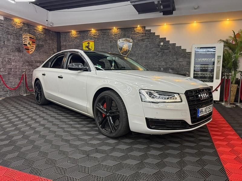 Grau Gebraucht 2015 Audi A8 Limousine | 19.000 € - Bild 1/4