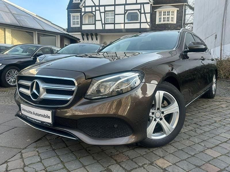 Gebraucht Mercedes E200 Avantgarde 184 PS (135 kW) 2017 Braun Limousine