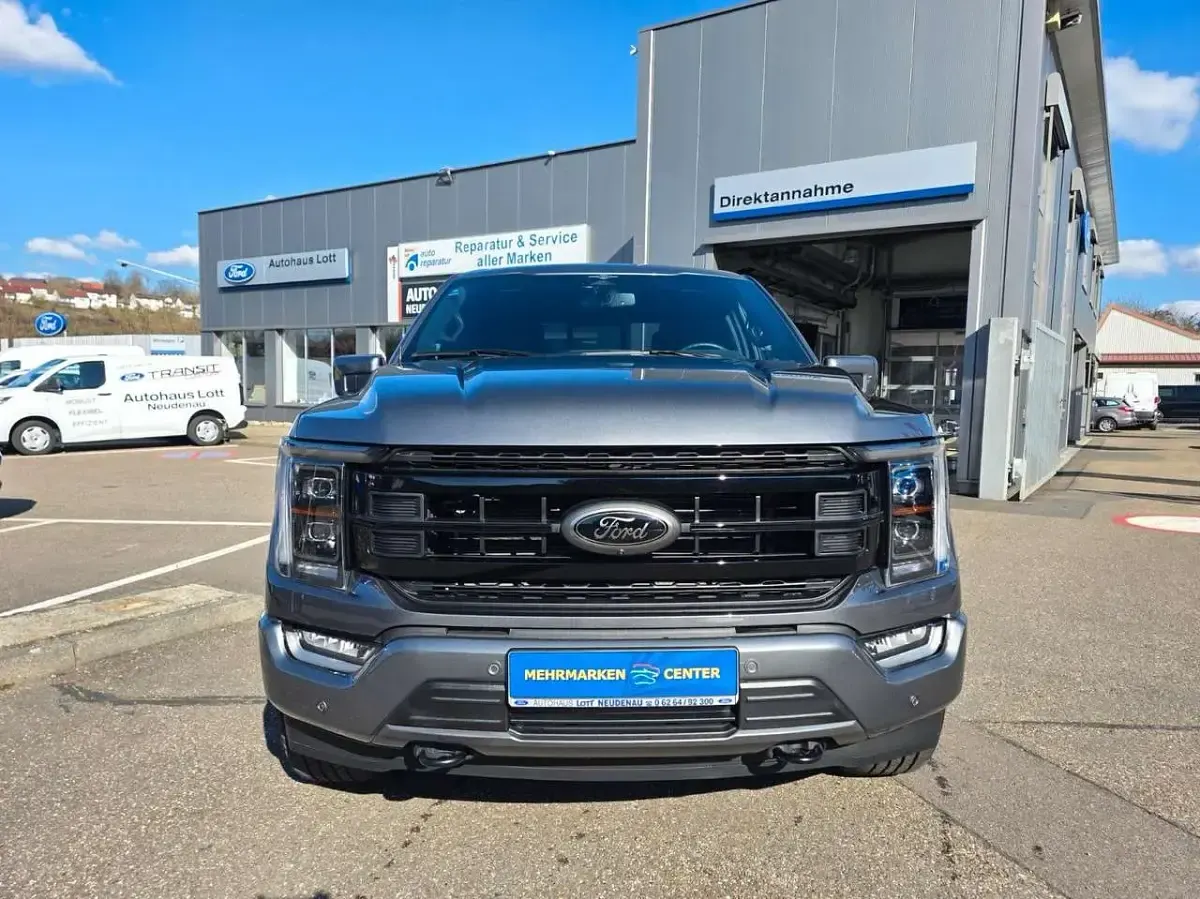 Gebraucht Ford V8 Lariat 405 PS (297 kW) 2025 Grau SUV