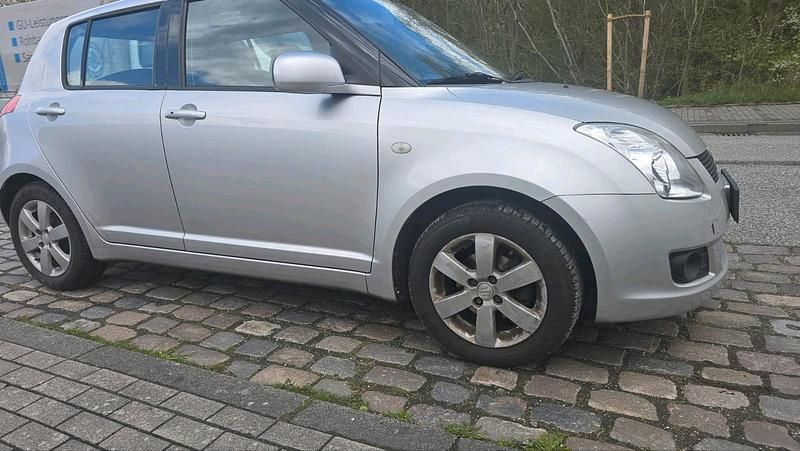 Gebraucht Suzuki Swift 93 PS (68 kW) 2011 Grau Kleinwagen