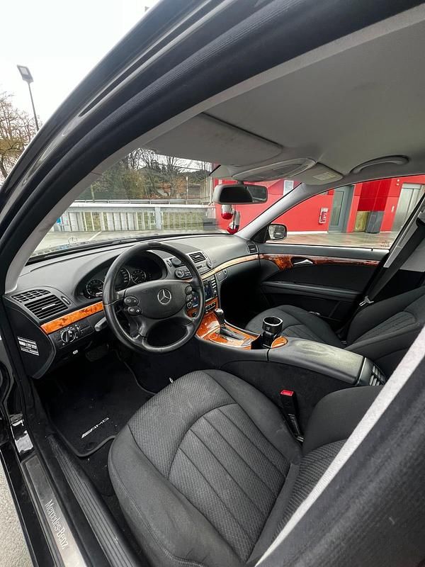 Gebraucht Mercedes E280 231 PS (169 kW) 2006 Schwarz Limousine