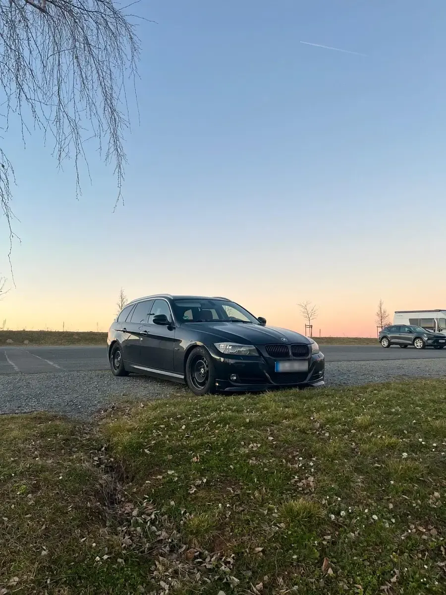 Gebraucht BMW 318 143 PS (105 kW) 2010 Schwarz Kombi