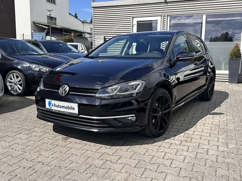 Deep black perleffekt Gebraucht 2019 VW Golf VII Comfortline Limousine | 17.980 € (Guter Preis) - Bild 1/4