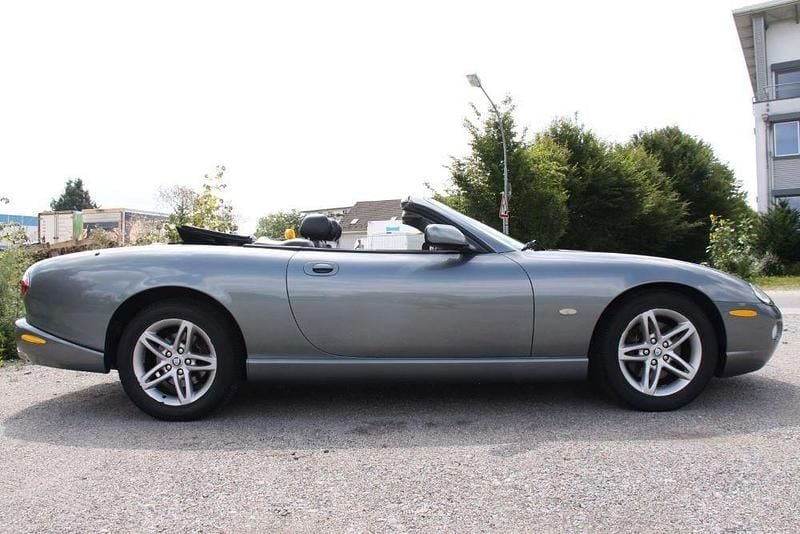 Grau Gebraucht 2004 Jaguar XK8 Cabrio | 24.999 € (Etwas zu teuer) - Bild 1/4