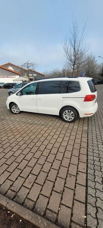 Gebraucht VW Sharan 140 PS (102 kW) 2011 Weiß Van / Kleinbus