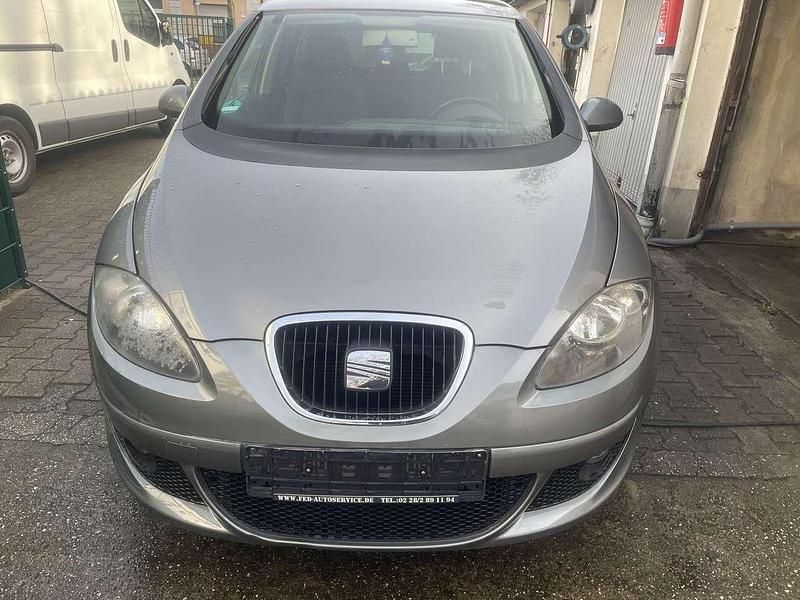 Gebraucht Seat Altea Comfort 102 PS (75 kW) 2009 Delfin grey Van / Kleinbus