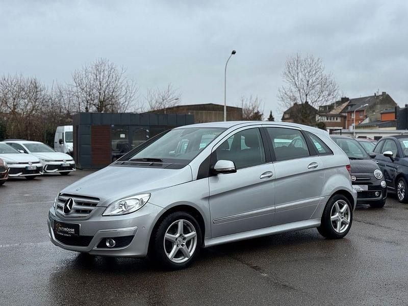 Gebraucht Mercedes B180 116 PS (85 kW) 2011 Silber Van / Kleinbus