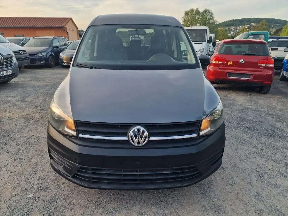 Używany VW Caddy 122 KM (89 kW) 2019 Szary Minivan