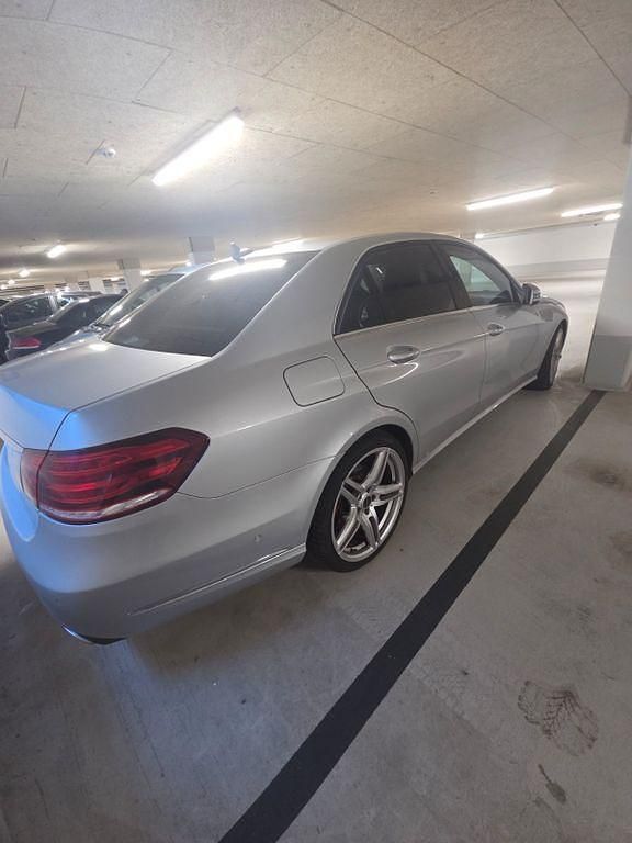 Gebraucht Mercedes E220 Avantgarde 170 PS (125 kW) 2015 Silber Kombi