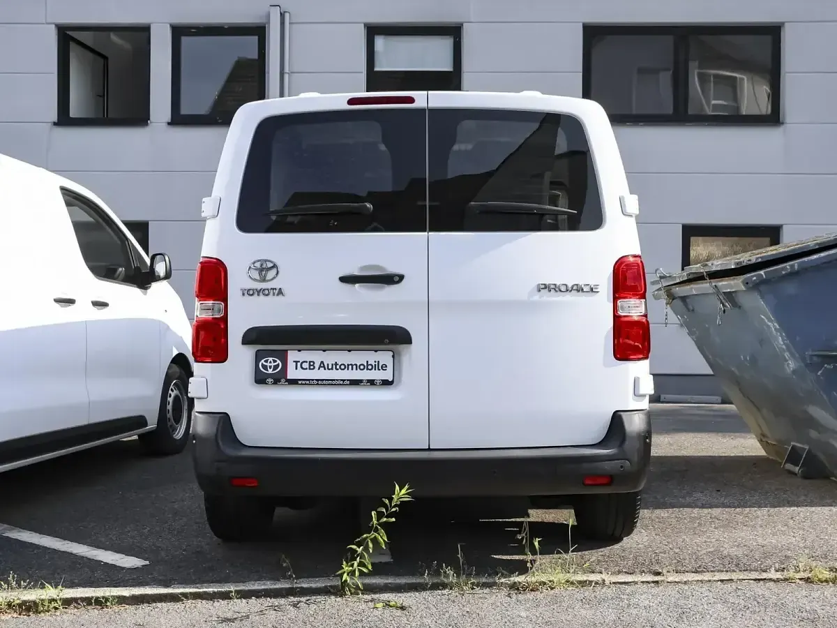 Gebraucht Toyota Proace 120 PS (88 kW) 2021 Schaumweiß Van / Kleinbus