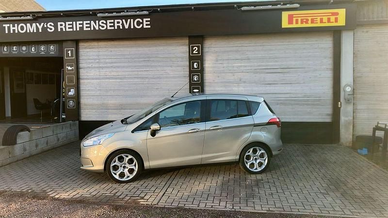 Grau Gebraucht 2013 Ford B-MAX Titanium Van / Kleinbus | 6.490 € (Fairer Preis) - Bild 1/4