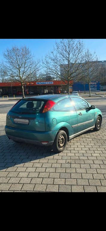 Gebraucht Ford Focus Trend 101 PS (74 kW) 2000 Grün Limousine
