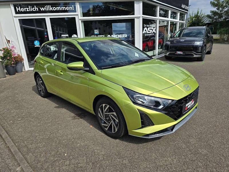 Neu Hyundai i20 Trend 101 PS (74 kW) 2025 Grün Limousine