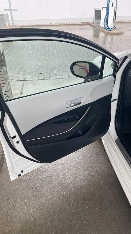 Gebraucht Toyota Corolla Team 116 PS (85 kW) 2021 Weiß Limousine