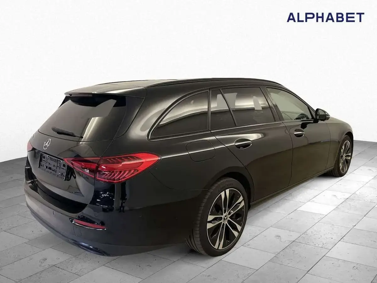 Gebraucht Mercedes C300e Avantgarde 313 PS (230 kW) 2023 Schwarz Kombi